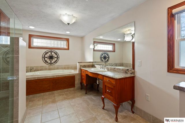 5610 R Street, Omaha, NE 68117