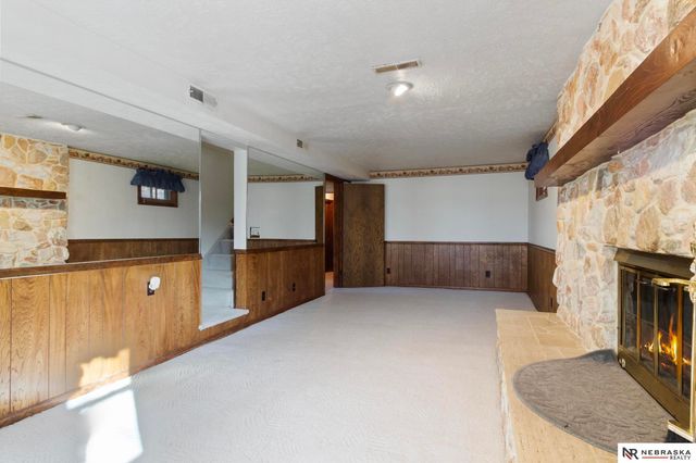 5610 R Street, Omaha, NE 68117