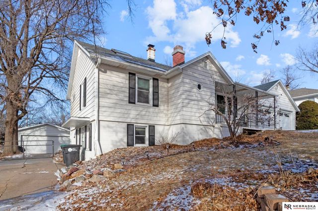 5610 R Street, Omaha, NE 68117