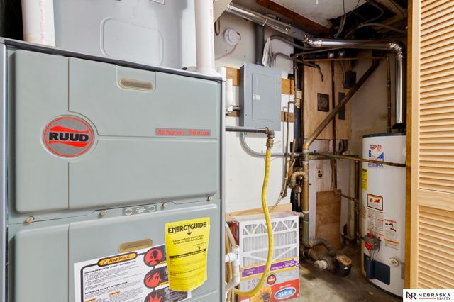 5610 R Street, Omaha, NE 68117