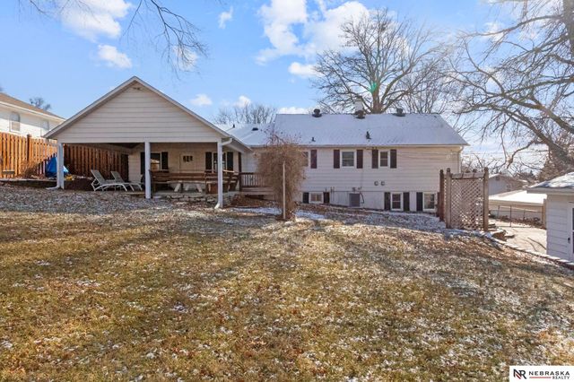 5610 R Street, Omaha, NE 68117