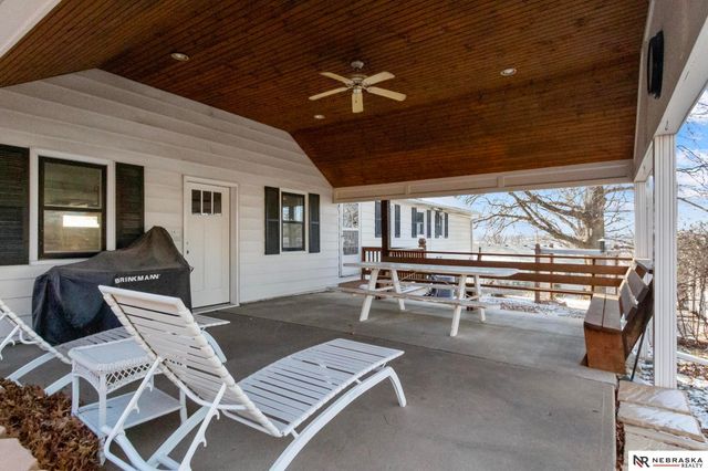 5610 R Street, Omaha, NE 68117