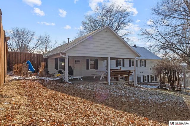 5610 R Street, Omaha, NE 68117