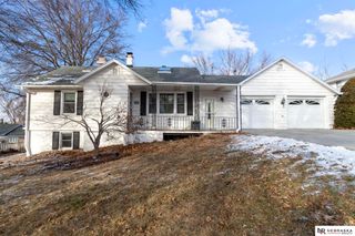 5610 R Street, Omaha, NE 68117