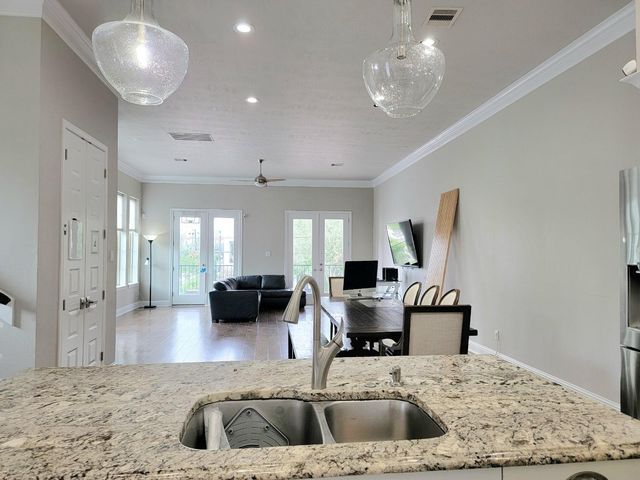 1702 Calumet St, Houston, TX 77004