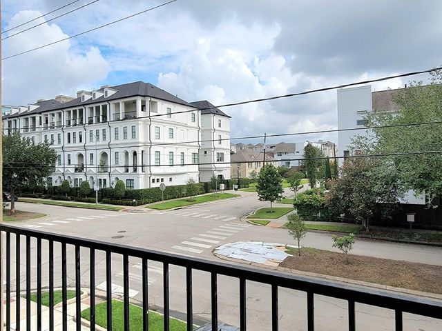 1702 Calumet St, Houston, TX 77004