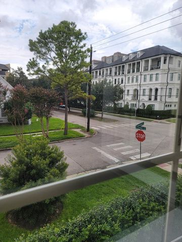 1702 Calumet St, Houston, TX 77004