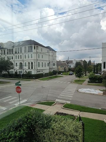 1702 Calumet St, Houston, TX 77004