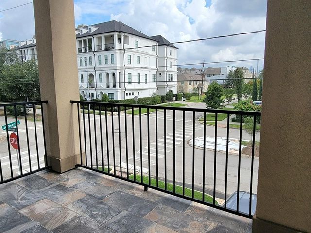 1702 Calumet St, Houston, TX 77004