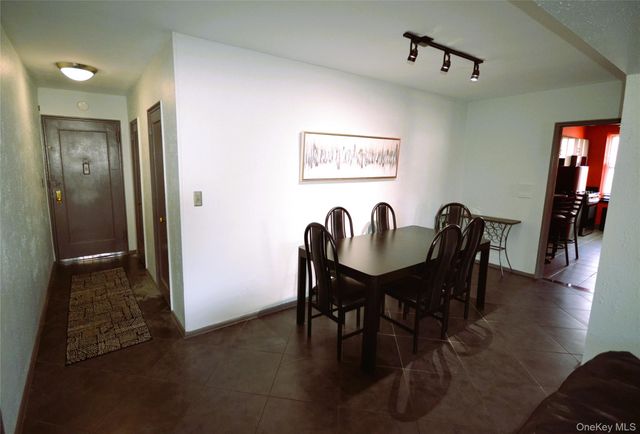 247 Parkview Avenue 6M, Bronxville, NY 10708