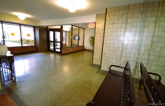 247 Parkview Avenue 6M, Bronxville, NY 10708