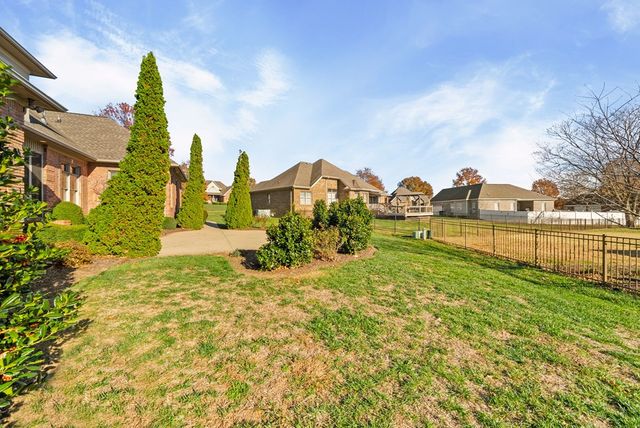 205 Lewis Bridge Way, Hopkinsville, KY 42240