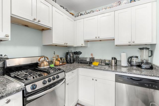 18 Auburn St Ext, Framingham, MA 01701
