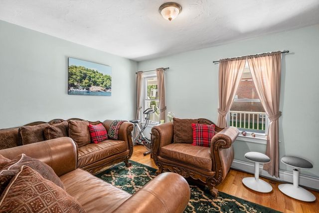 18 Auburn St Ext, Framingham, MA 01701