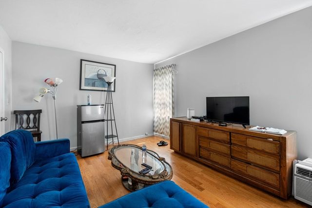 18 Auburn St Ext, Framingham, MA 01701