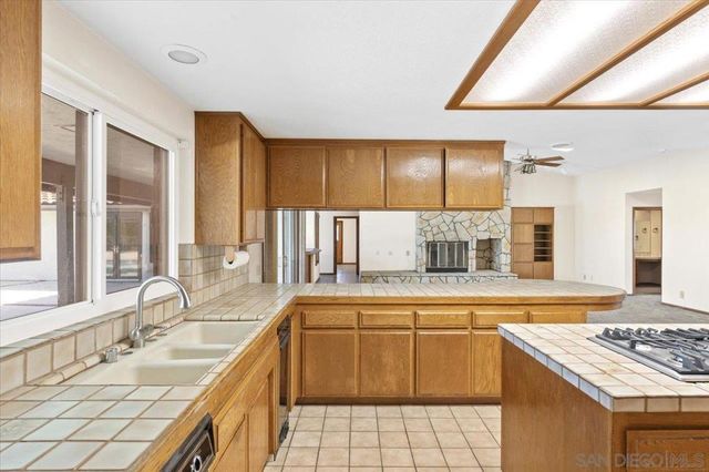 17648 Valle Verde Rd, Poway, CA 92064