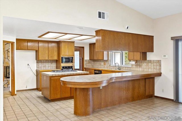 17648 Valle Verde Rd, Poway, CA 92064