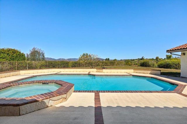 17648 Valle Verde Rd, Poway, CA 92064