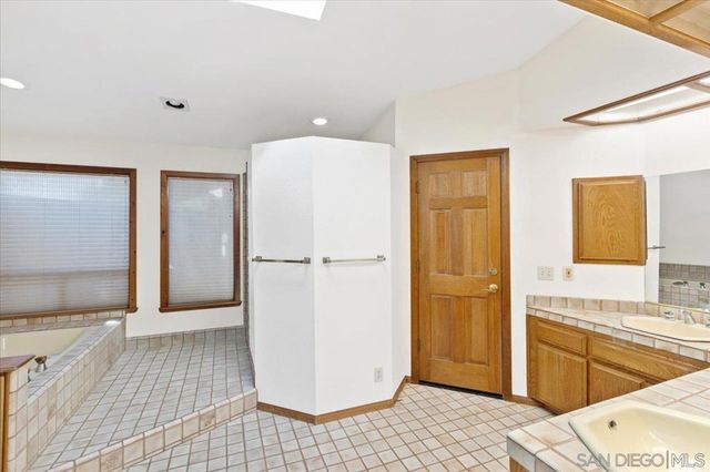 17648 Valle Verde Rd, Poway, CA 92064