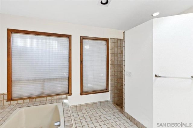 17648 Valle Verde Rd, Poway, CA 92064