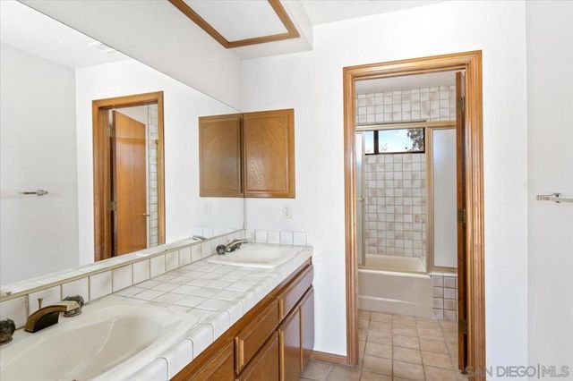 17648 Valle Verde Rd, Poway, CA 92064
