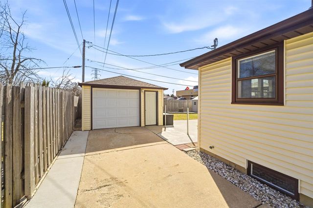 88 FOSTER COURT, Appleton, WI 54915