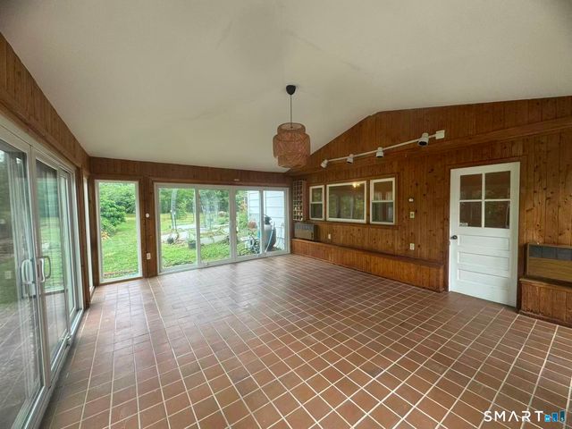1122 Fienemann Road, Farmington, CT 06032