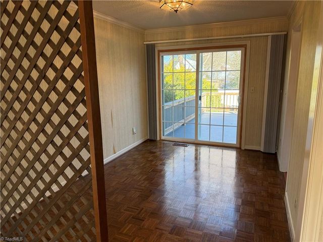 275 Carter Circle, Winston-salem, NC 27106