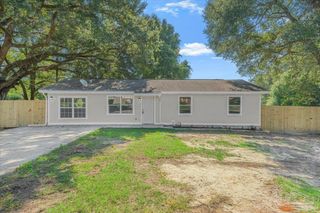 1996 N Roberts Cir, Pensacola, FL 32534