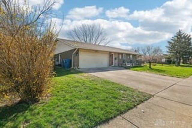 7500 Dial Drive, Huber Heights, OH 45424