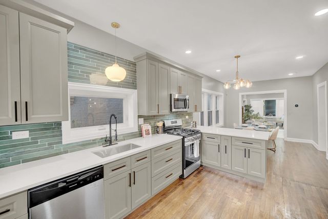 7707 S Ridgeland Avenue, Chicago, IL 60649