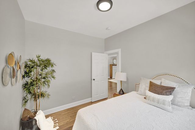 7707 S Ridgeland Avenue, Chicago, IL 60649