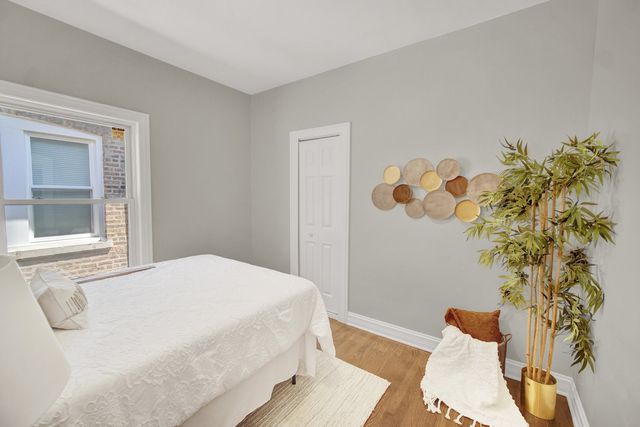 7707 S Ridgeland Avenue, Chicago, IL 60649