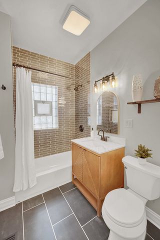 7707 S Ridgeland Avenue, Chicago, IL 60649