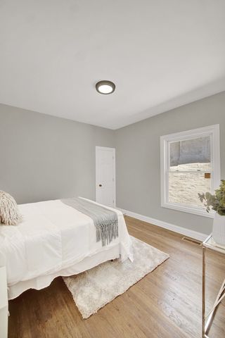 7707 S Ridgeland Avenue, Chicago, IL 60649