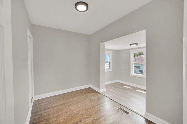 7707 S Ridgeland Avenue, Chicago, IL 60649
