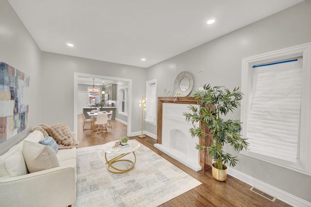 7707 S Ridgeland Avenue, Chicago, IL 60649