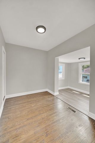 7707 S Ridgeland Avenue, Chicago, IL 60649
