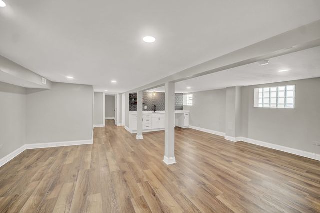 7707 S Ridgeland Avenue, Chicago, IL 60649