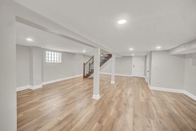 7707 S Ridgeland Avenue, Chicago, IL 60649