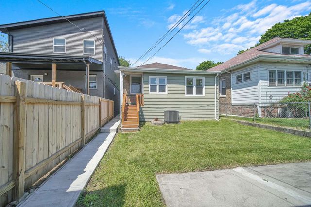 7707 S Ridgeland Avenue, Chicago, IL 60649