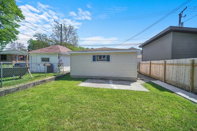7707 S Ridgeland Avenue, Chicago, IL 60649