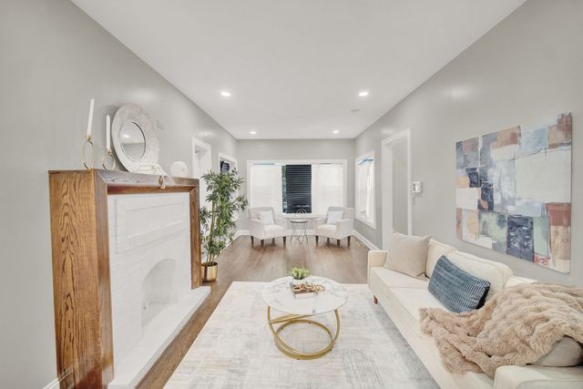 7707 S Ridgeland Avenue, Chicago, IL 60649
