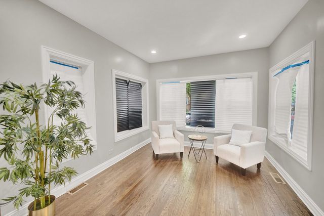 7707 S Ridgeland Avenue, Chicago, IL 60649