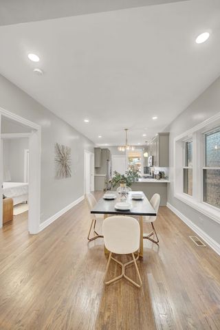 7707 S Ridgeland Avenue, Chicago, IL 60649
