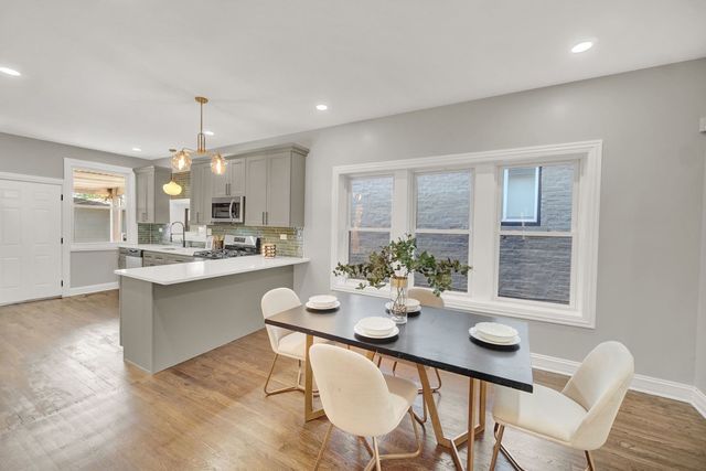 7707 S Ridgeland Avenue, Chicago, IL 60649