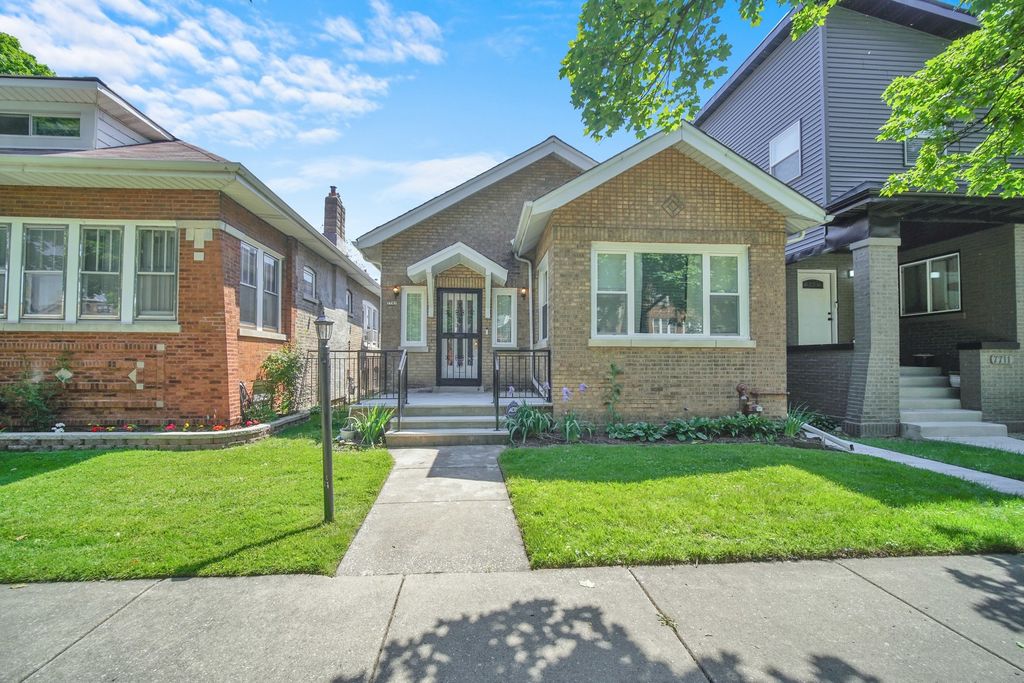 7707 S Ridgeland Avenue, Chicago, IL 60649