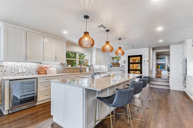 104 Raindrop LN, Kingsland, TX 78639