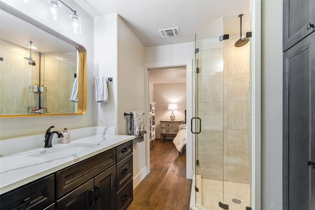 104 Raindrop LN, Kingsland, TX 78639