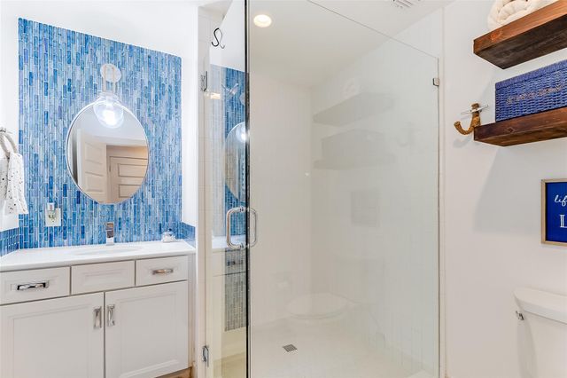 104 Raindrop LN, Kingsland, TX 78639